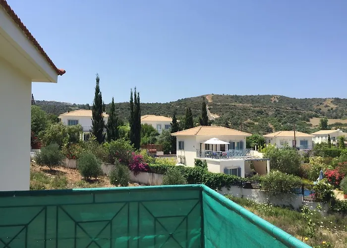 Pergia Latchi * Polis