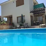 Pergia Latchi וילה Polis