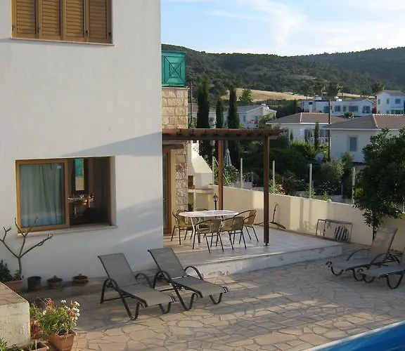 Pergia Latchi Πόλη